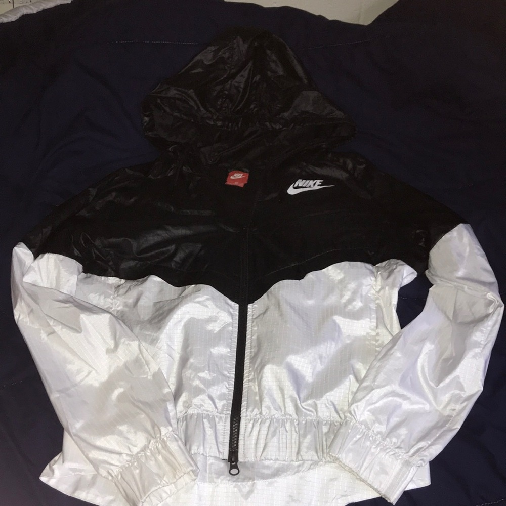 Women’s Nike windbreaker size medium